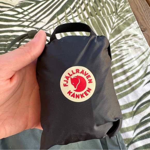 Fjallraven Kanken Laptop Bag 17” in Forest Green - Picture 11 of 13